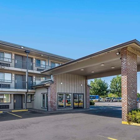 Econo Lodge Portland Airport Bagian luar foto