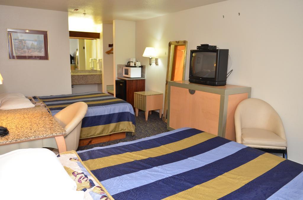 Econo Lodge Portland Airport Bagian luar foto