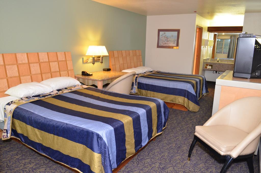 Econo Lodge Portland Airport Bagian luar foto