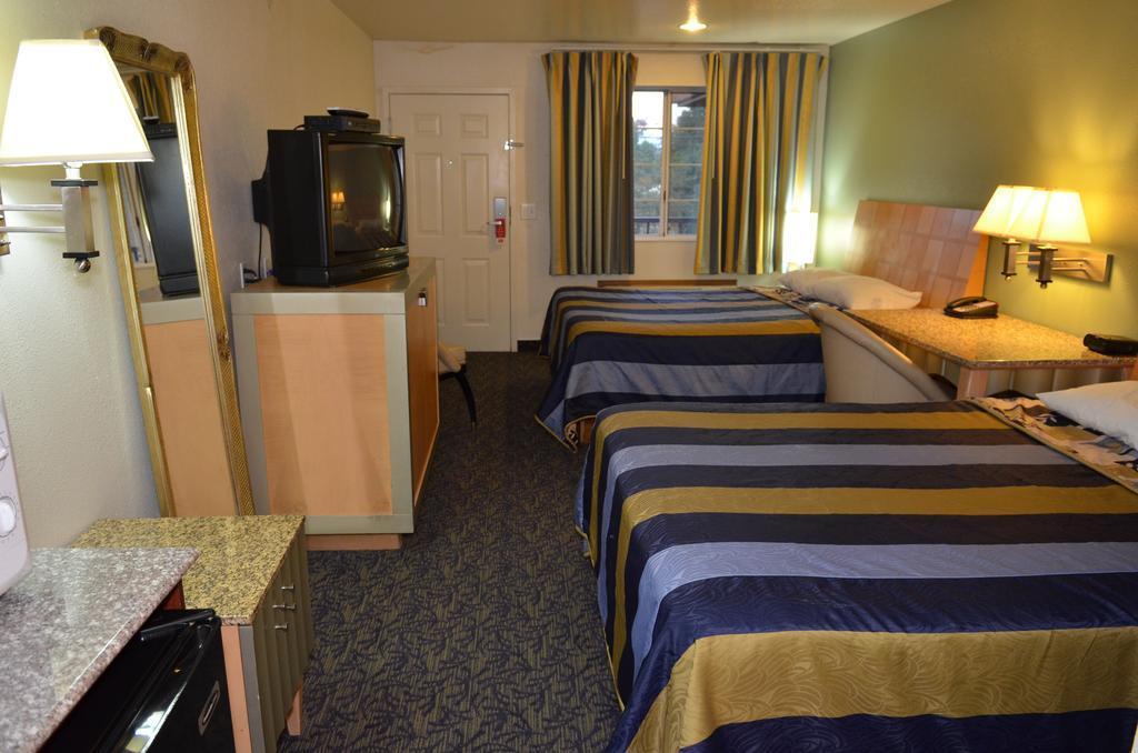 Econo Lodge Portland Airport Bagian luar foto