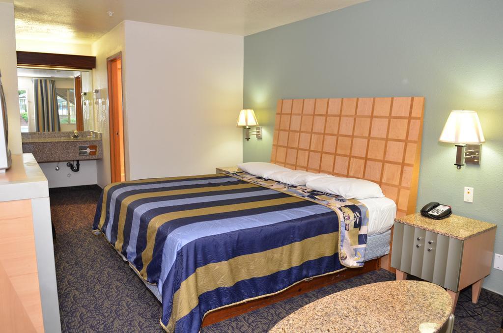 Econo Lodge Portland Airport Bagian luar foto
