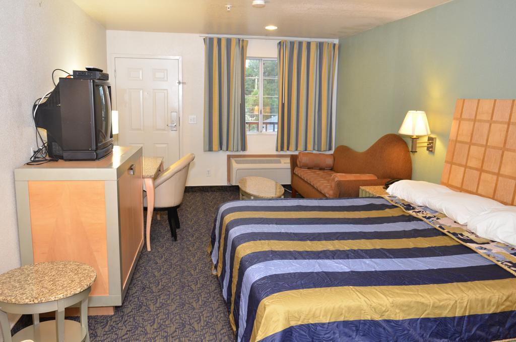 Econo Lodge Portland Airport Bagian luar foto