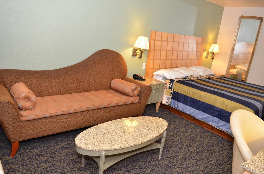 Econo Lodge Portland Airport Bagian luar foto