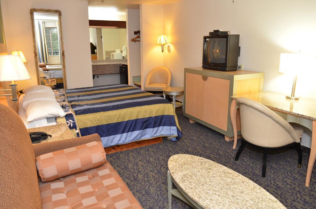 Econo Lodge Portland Airport Bagian luar foto