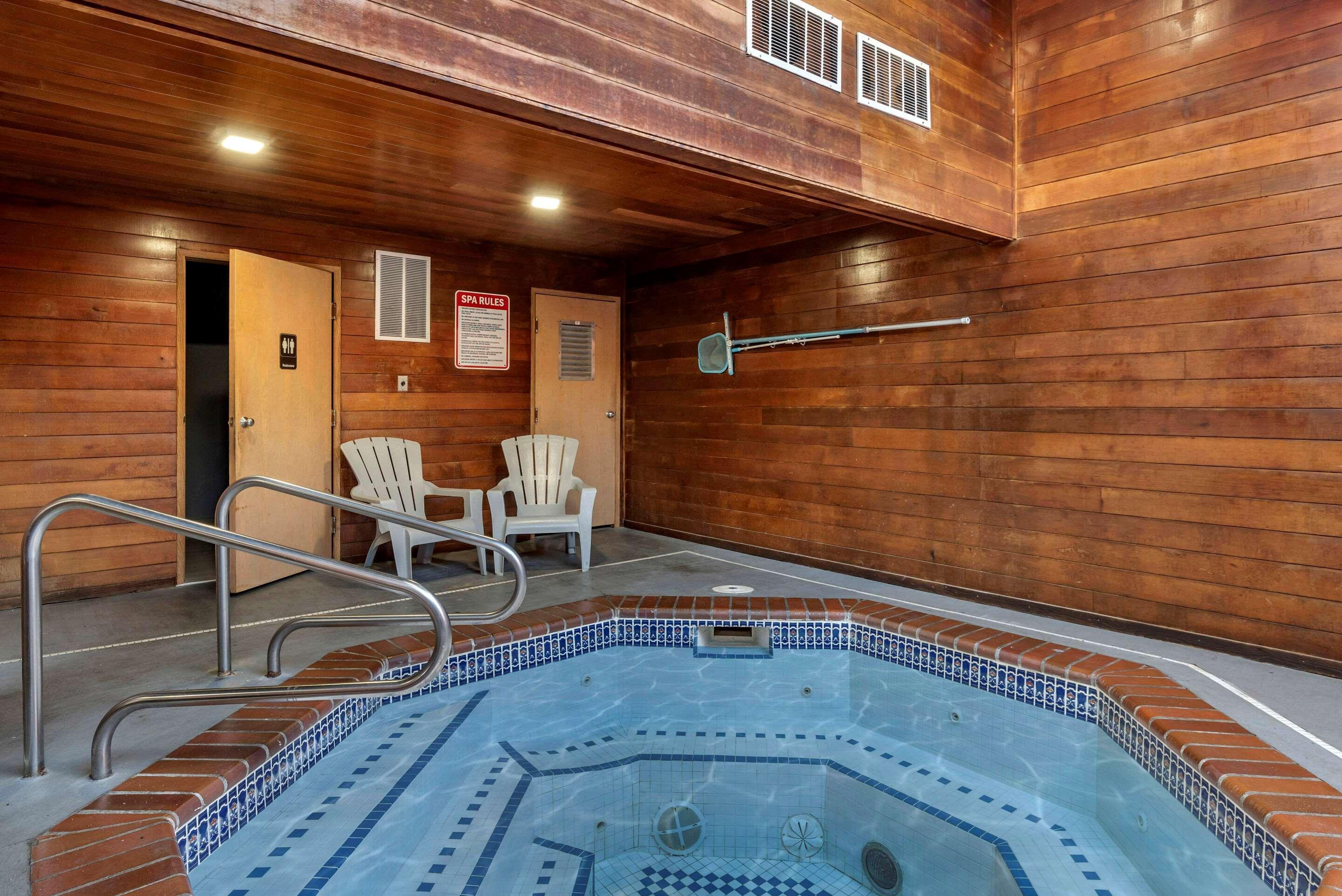 Econo Lodge Portland Airport Bagian luar foto