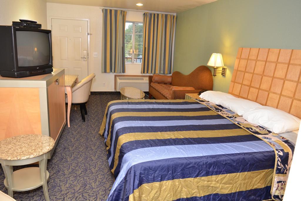 Econo Lodge Portland Airport Bagian luar foto