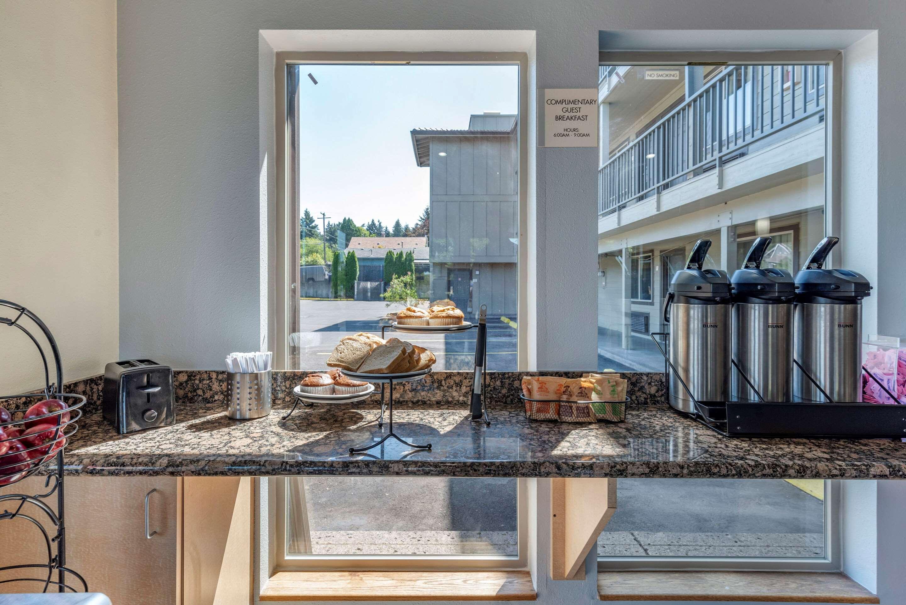 Econo Lodge Portland Airport Bagian luar foto