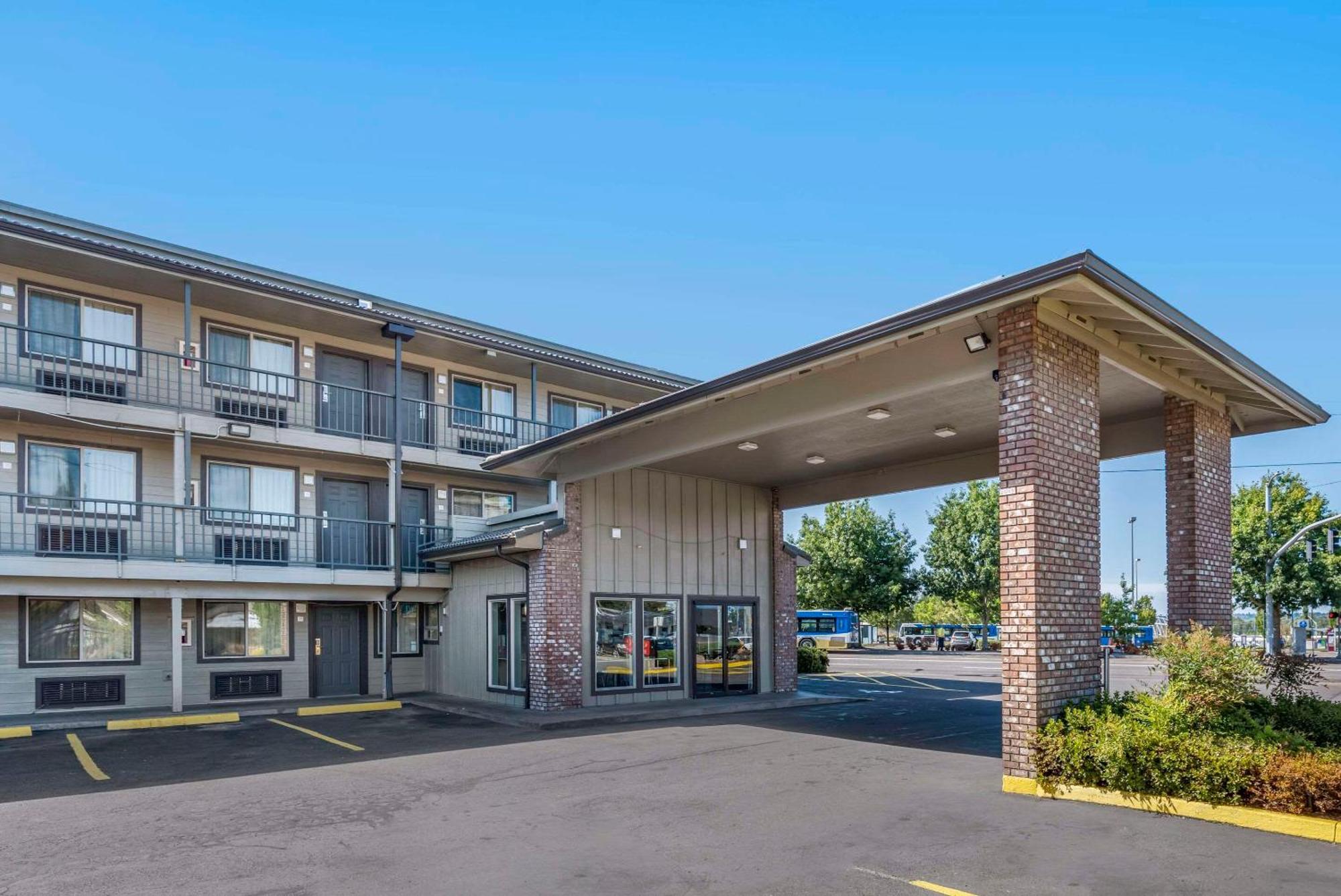 Econo Lodge Portland Airport Bagian luar foto