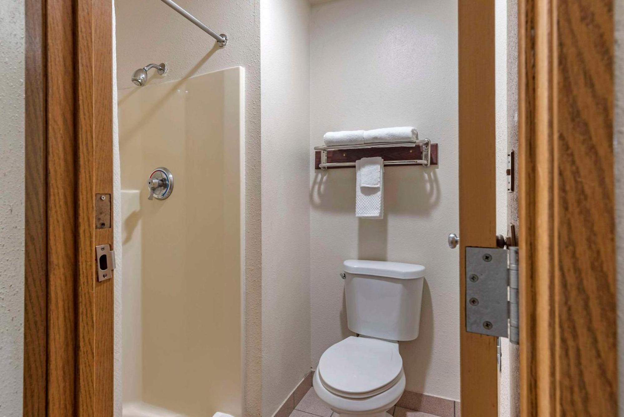 Econo Lodge Portland Airport Bagian luar foto