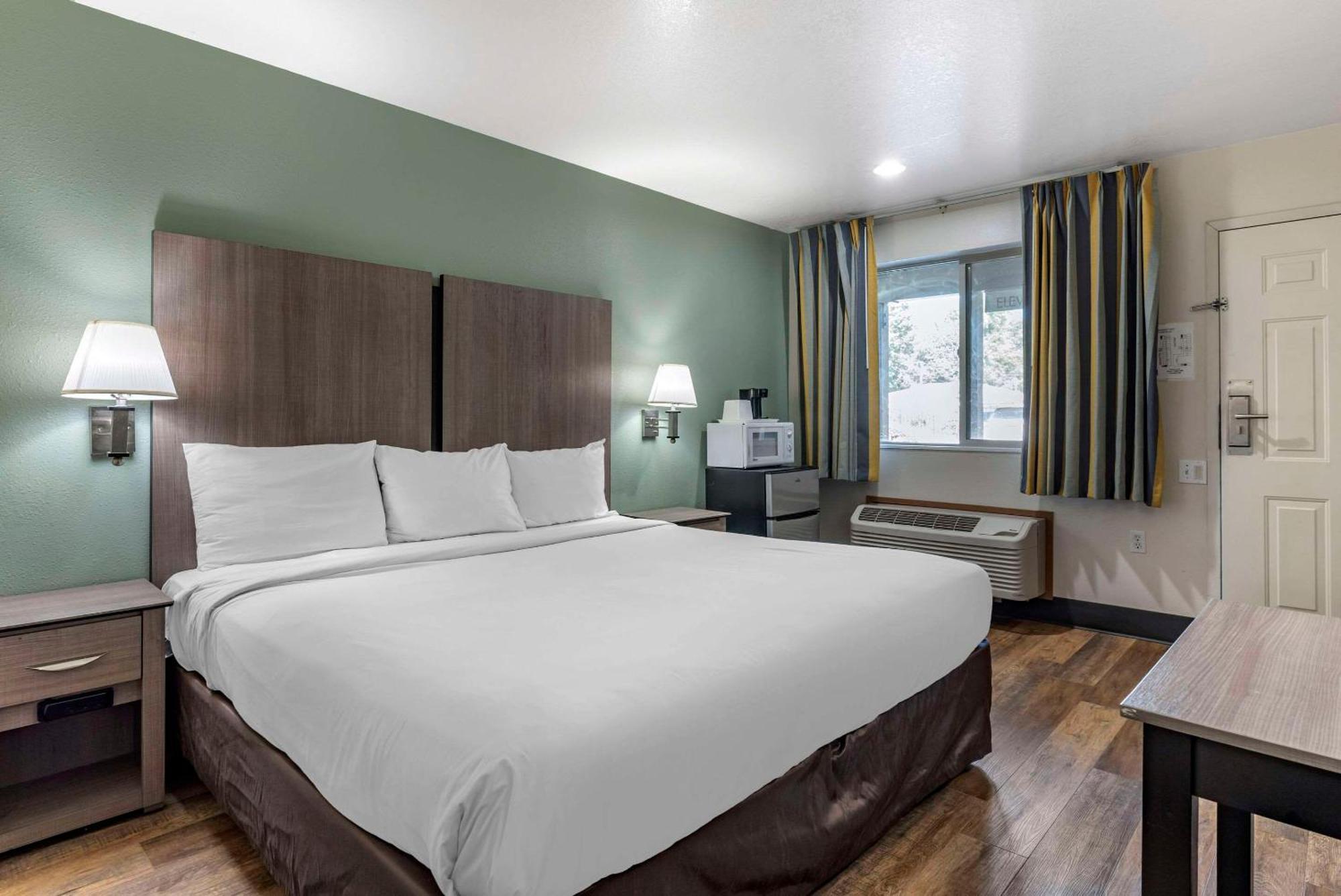 Econo Lodge Portland Airport Bagian luar foto