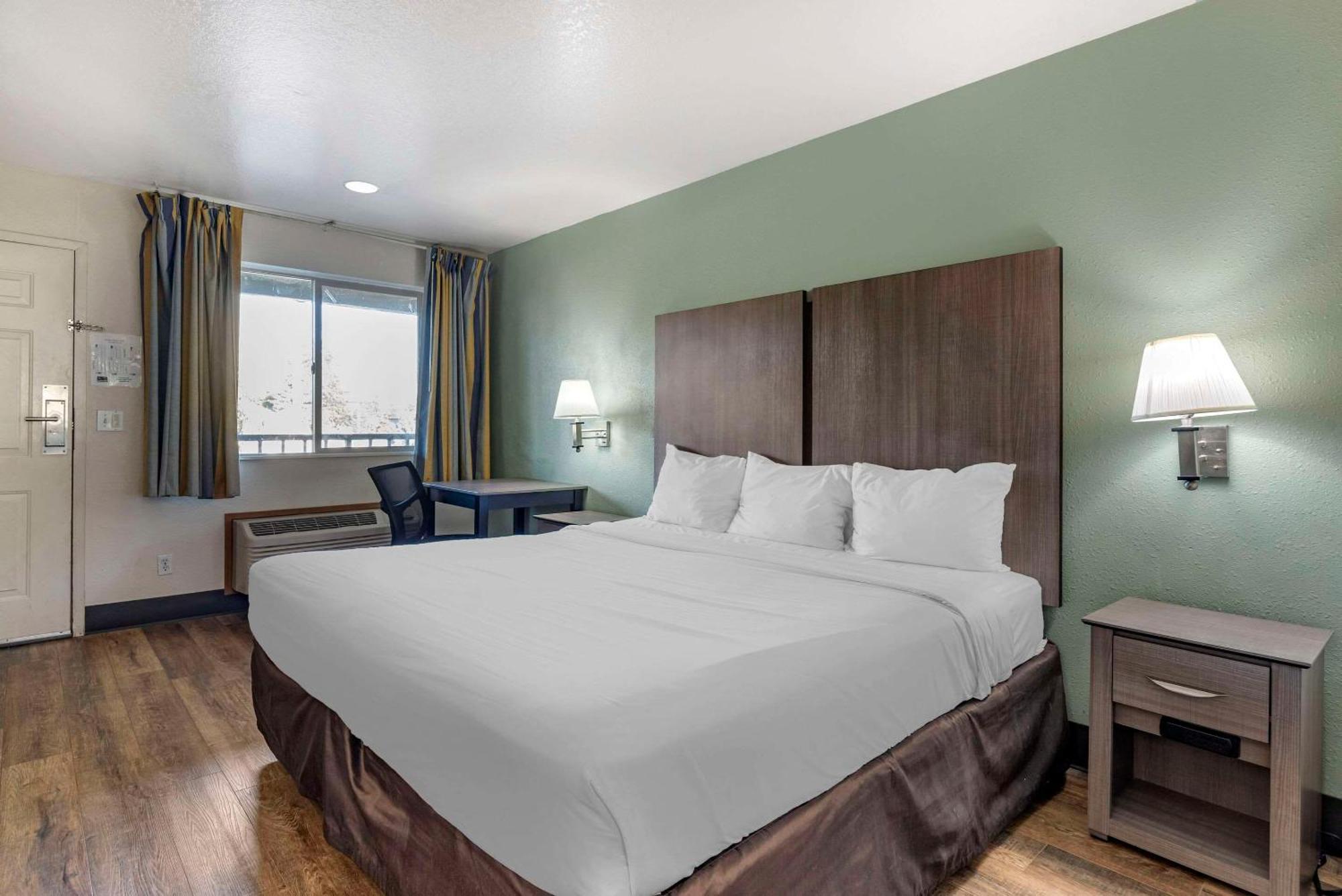 Econo Lodge Portland Airport Bagian luar foto