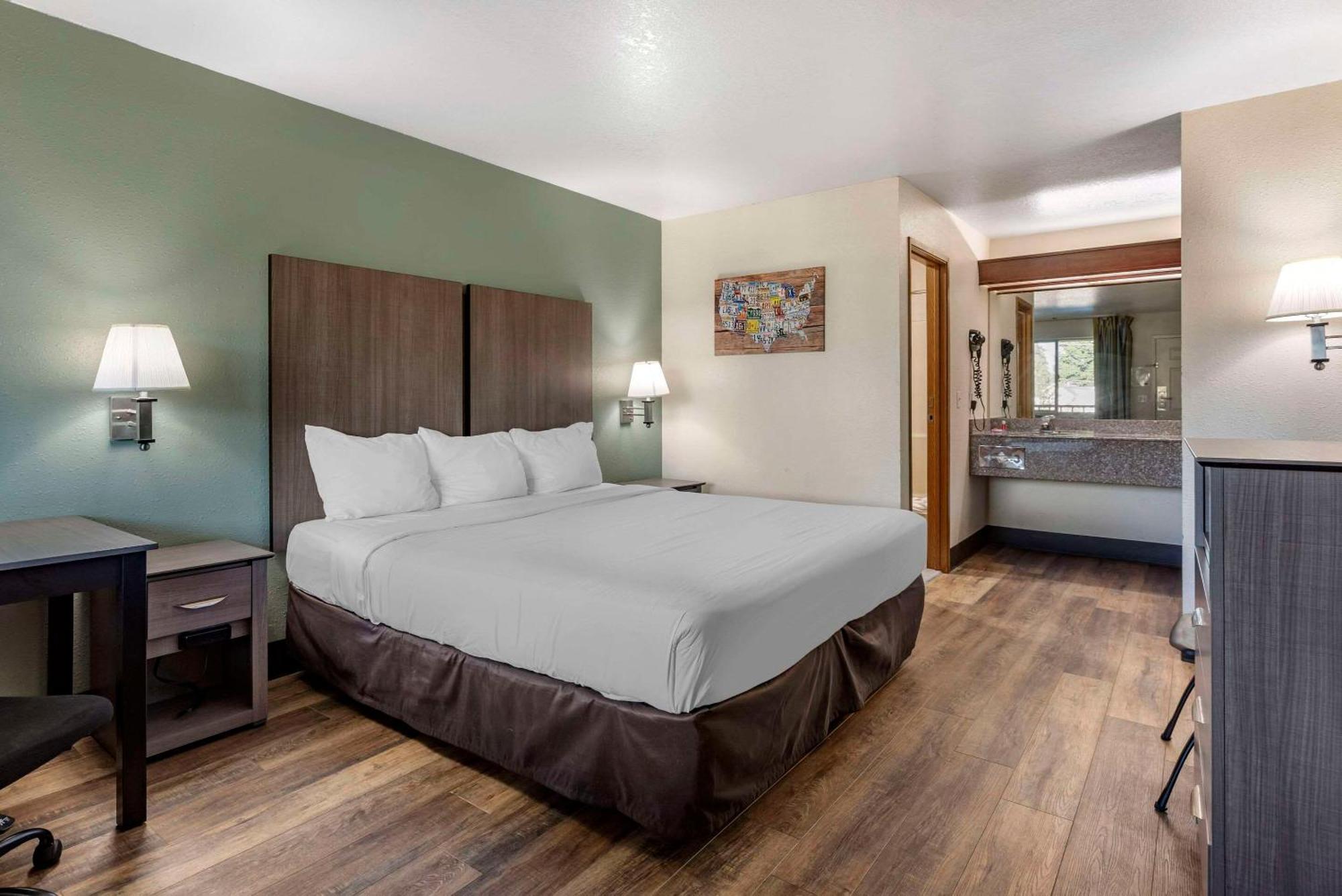 Econo Lodge Portland Airport Bagian luar foto