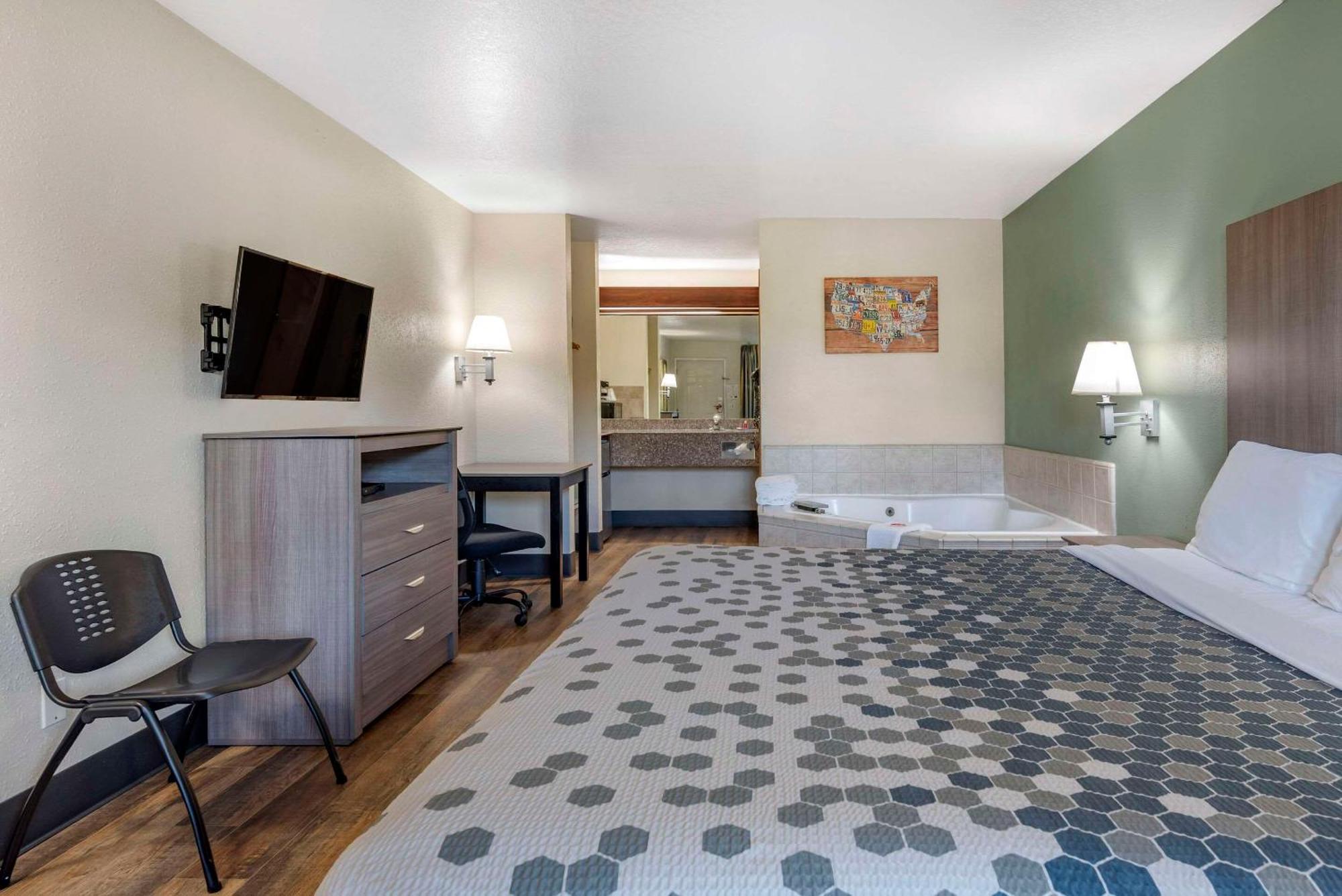 Econo Lodge Portland Airport Bagian luar foto