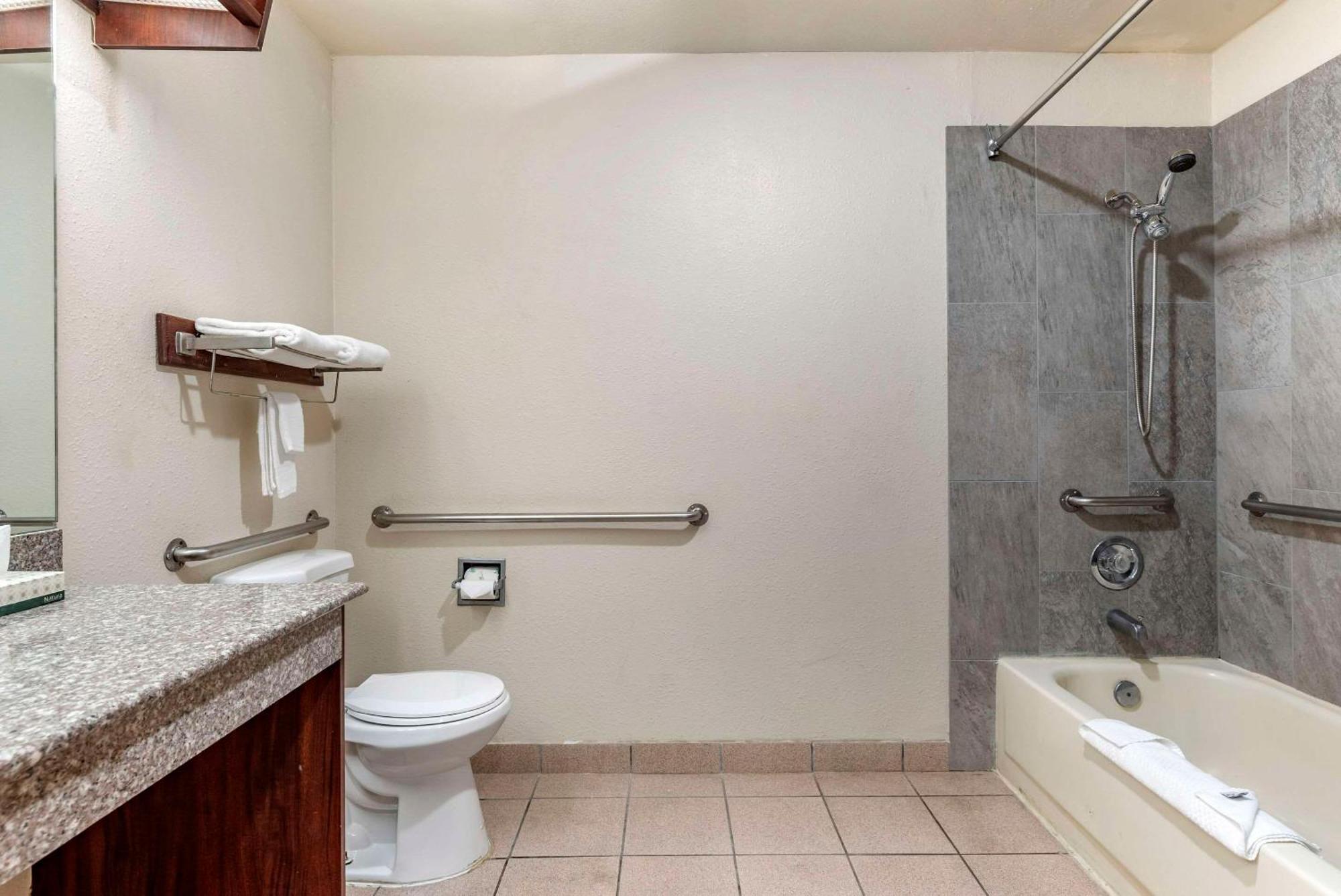 Econo Lodge Portland Airport Bagian luar foto