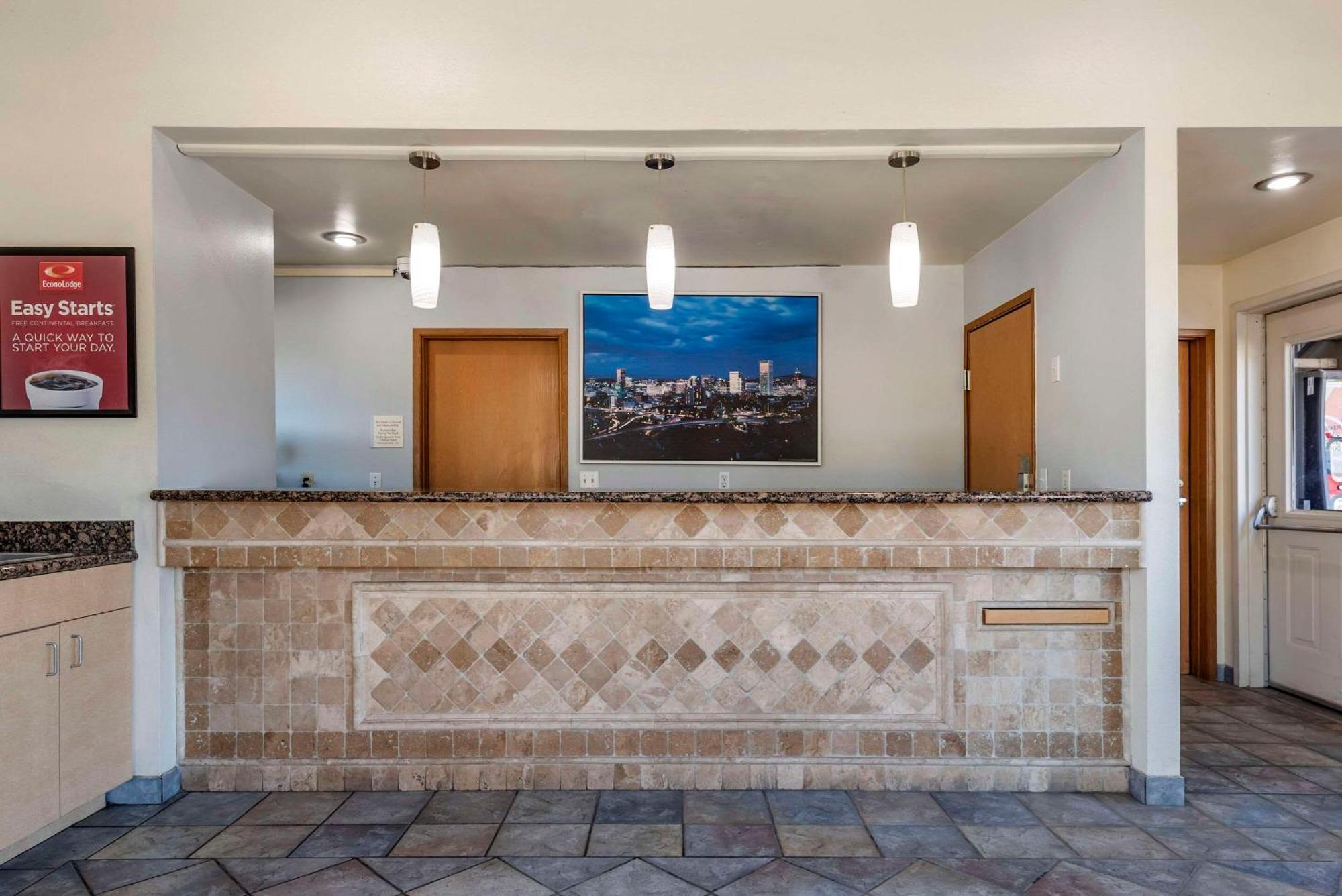 Econo Lodge Portland Airport Bagian luar foto